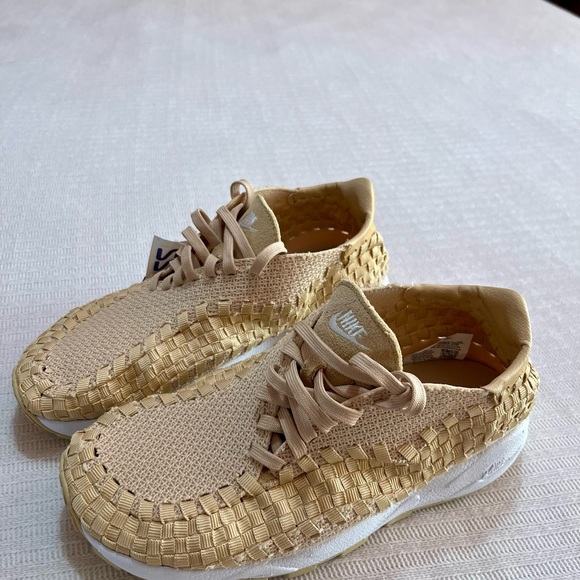 🚨Nike Air Footscape woven 2019
Women Size 7 - Picture 3 of 7